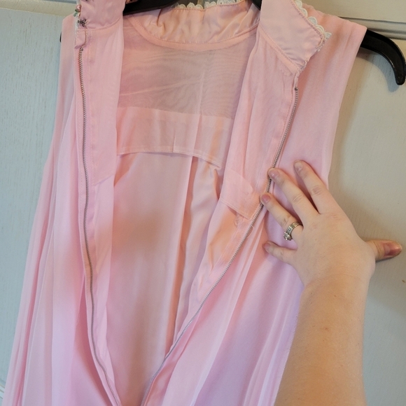 Vintage Pink Chiffon Flowy Full Length High Neck Dainty Floral Lace Collar Dress - Picture 7 of 9